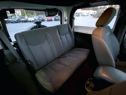 Used 2017 Jeep Wrangler Sahara w/ Connectivity Group image 16