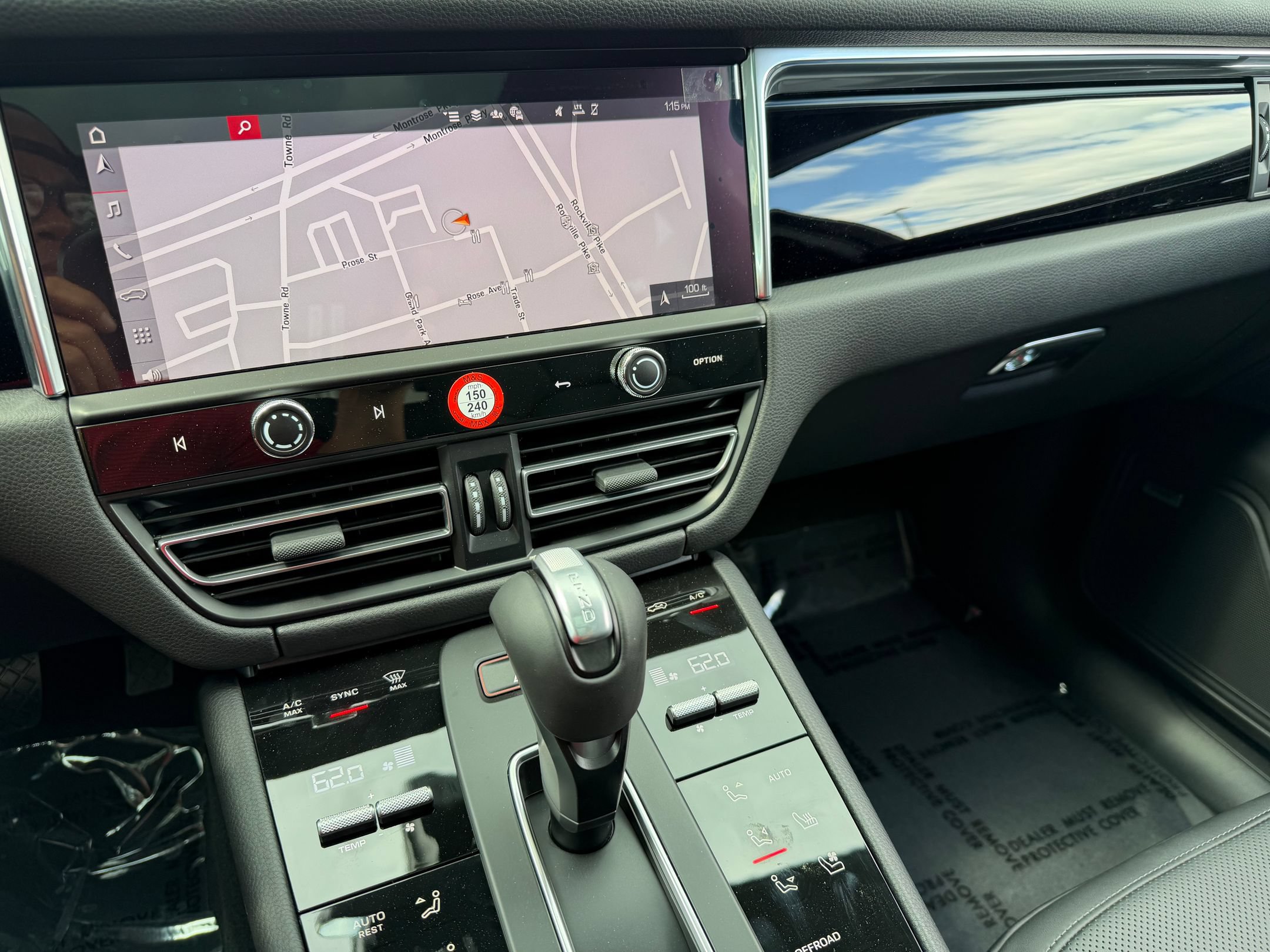 Certified 2026 Porsche Macan AWD/4WD image 25