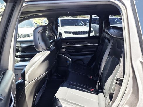 Certified 2022 Jeep Grand Cherokee Overland w/ Luxury Tech Group IV RWD image 17