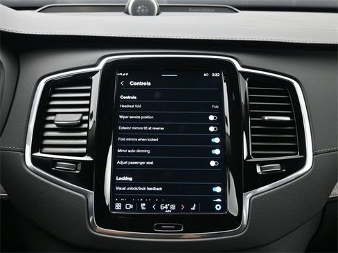 Used 2025 Volvo XC90 T8 Ultra image 17