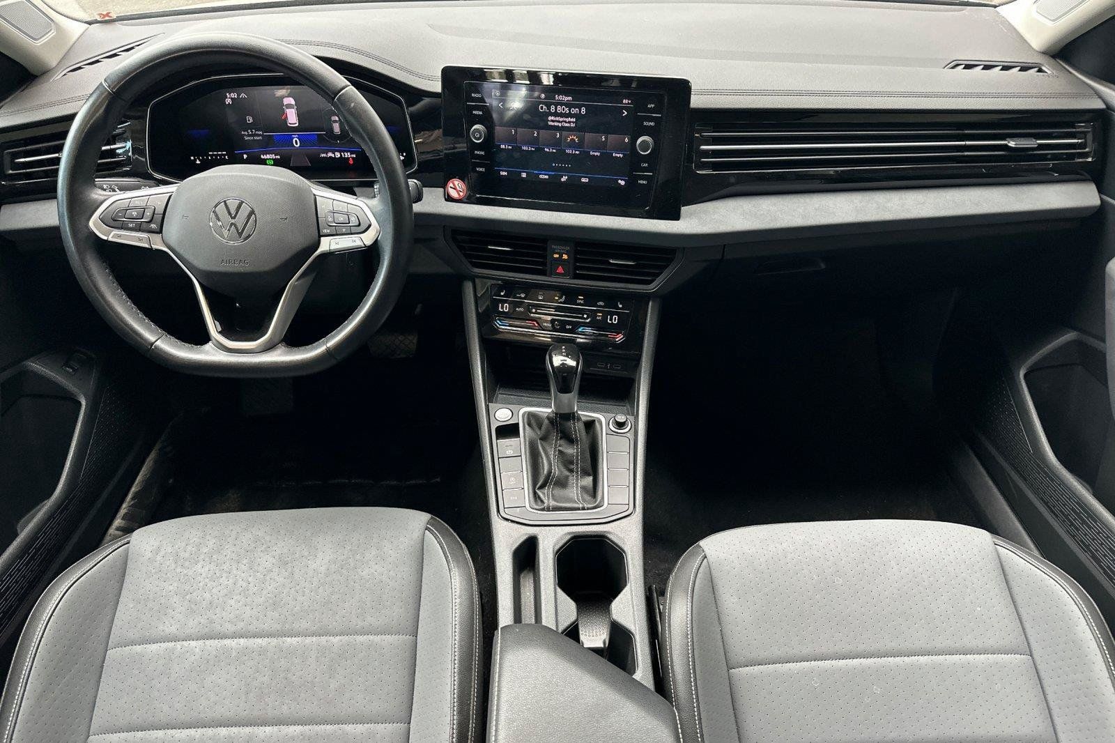 Certified 2025 Volkswagen Jetta SE FWD image 13