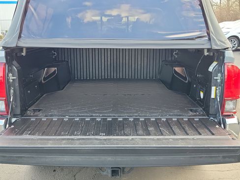 Used 2018 Toyota Tacoma TRD Off-Road image 8