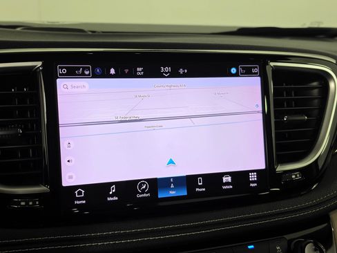 Used 2022 Chrysler Pacifica Limited w/ Uconnect Theater Family Group FWD image 30