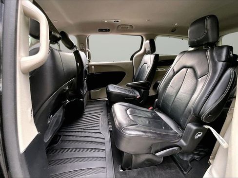 Used 2022 Chrysler Pacifica Touring-L FWD image 21