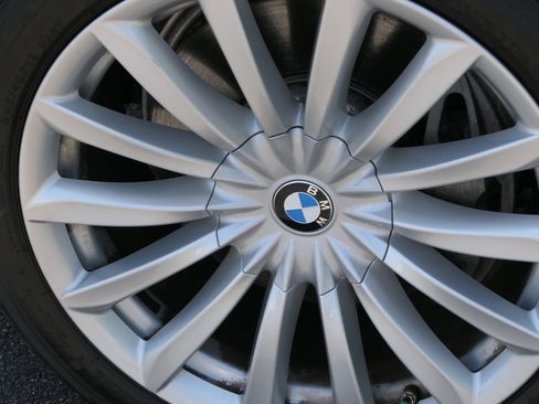 Used 2020 BMW 740i w/ Premium Package RWD image 11