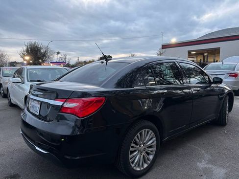 Used 2011 Chrysler 200 Limited FWD image 4