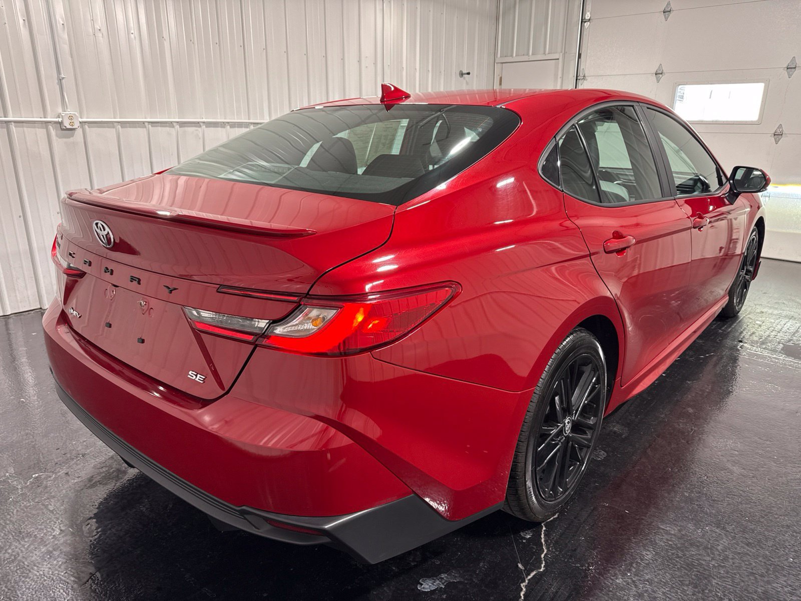 Used 2025 Toyota Camry SE FWD image 4