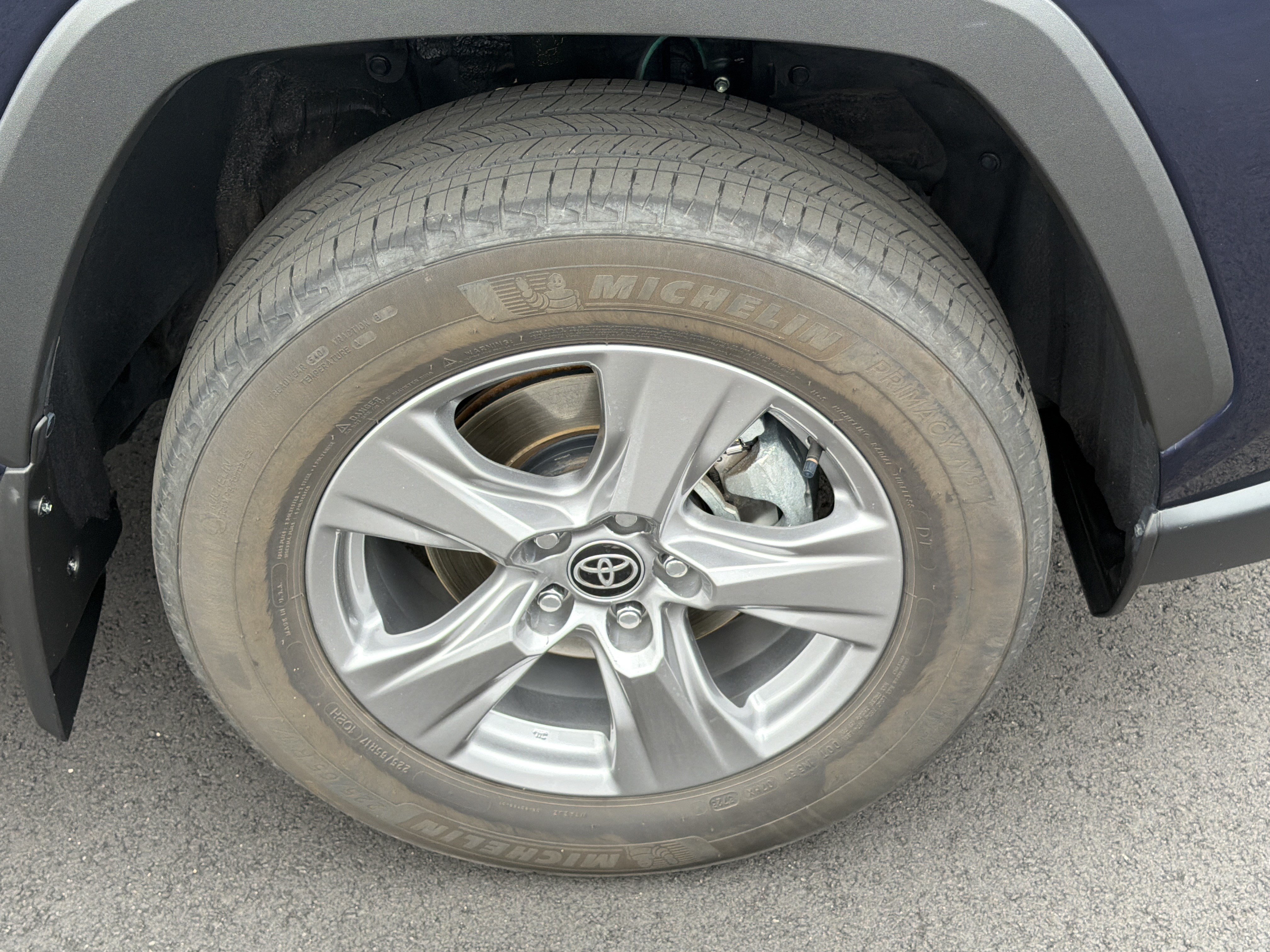 Used 2024 Toyota RAV4 XLE w/ Convenience Package FWD image 12