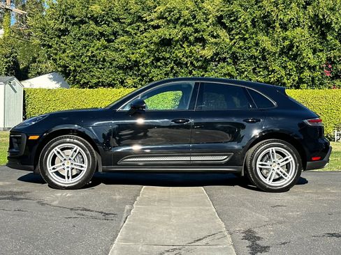 Certified 2025 Porsche Macan image 2