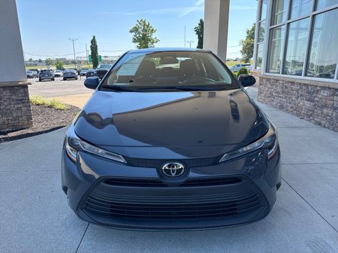 Used 2025 Toyota Corolla LE FWD image 3