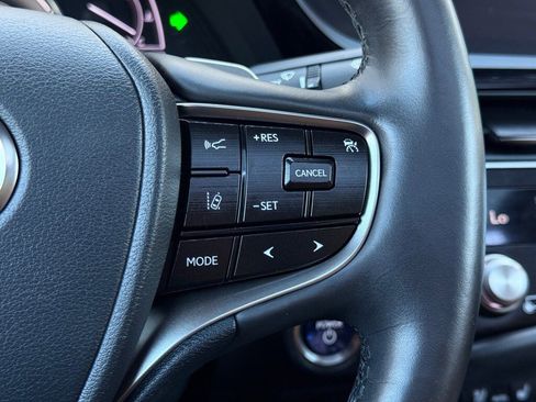 Certified 2022 Lexus ES 300h w/ Premium Package image 26