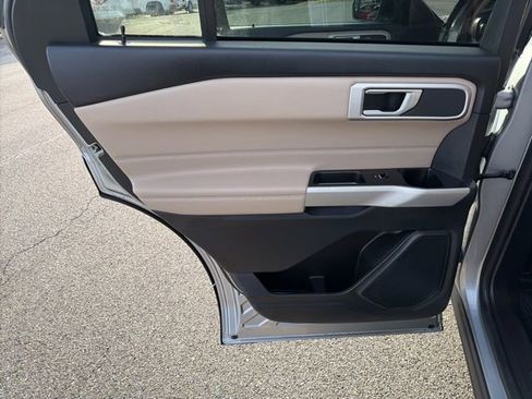 Used 2022 Ford Explorer XLT w/ Equipment Group 202A image 14
