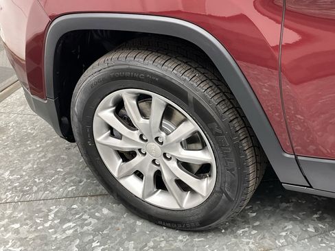 Used 2018 Jeep Cherokee Limited AWD/4WD image 31