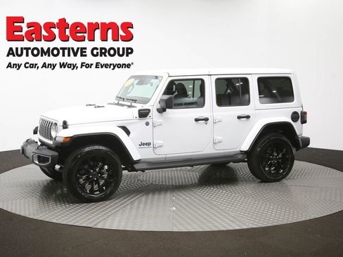 Used 2025 Jeep Wrangler Unlimited Sahara AWD/4WD image 57