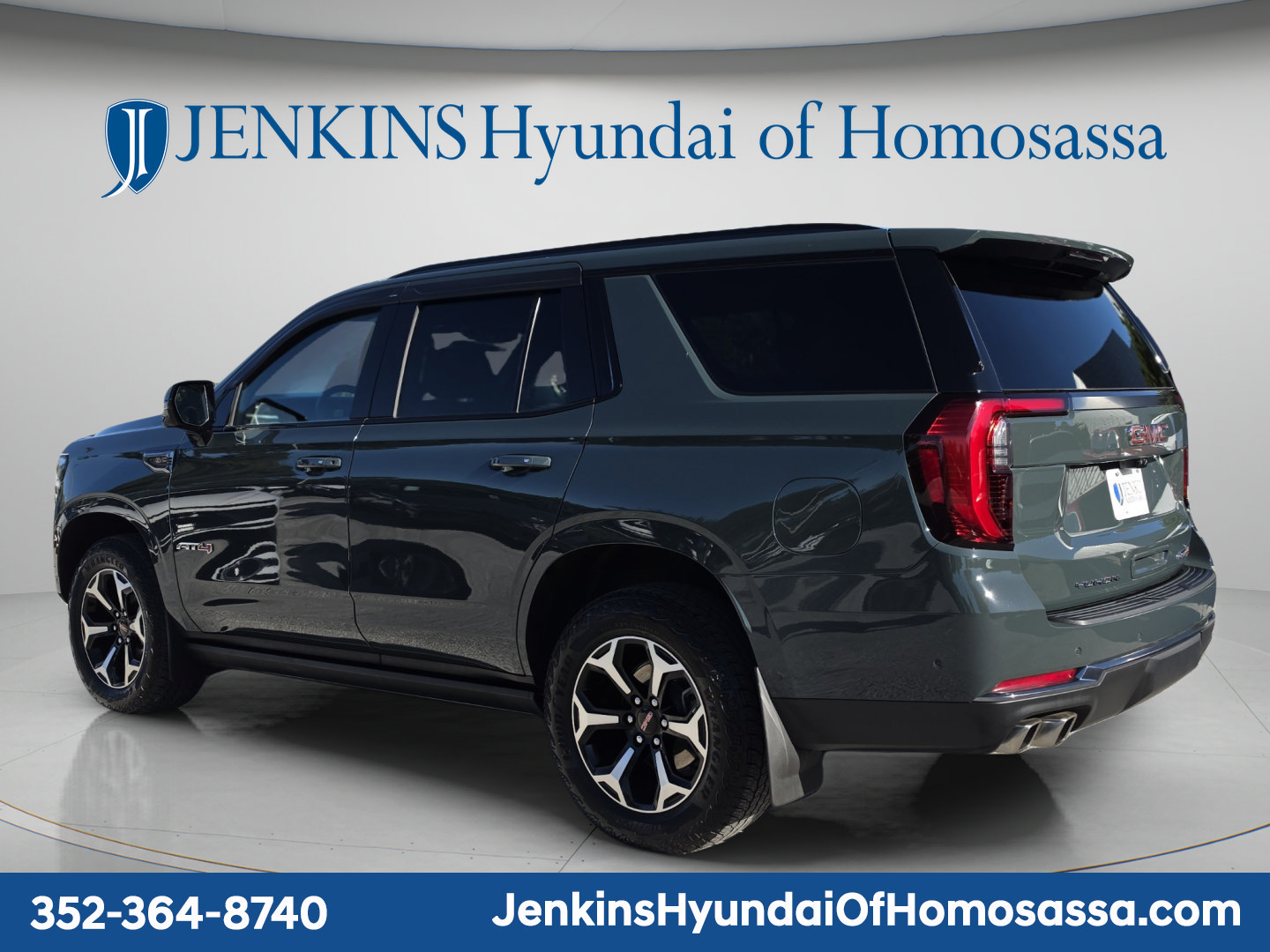 Used 2025 GMC Yukon AT4 w/ AT4 Premium Package AWD/4WD image 8