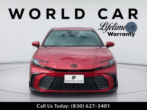 Used 2026 Toyota Camry Hybrid FWD image 2