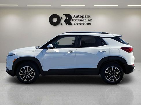 Used 2025 Chevrolet TrailBlazer LT image 3