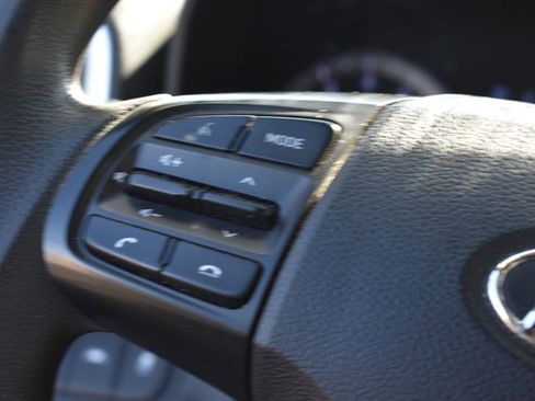 Used 2022 Hyundai Venue SE FWD image 16