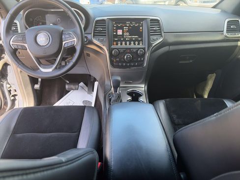 Used 2018 Jeep Grand Cherokee Altitude AWD/4WD image 33