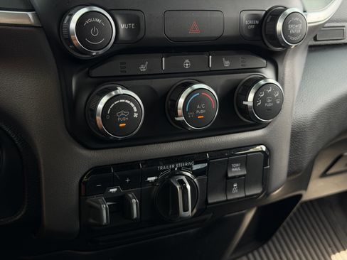 Used 2023 RAM 1500 4x4 Crew Cab image 27