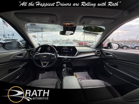 Used 2024 Chevrolet Trax LT w/ Driver Confidence Package image 18