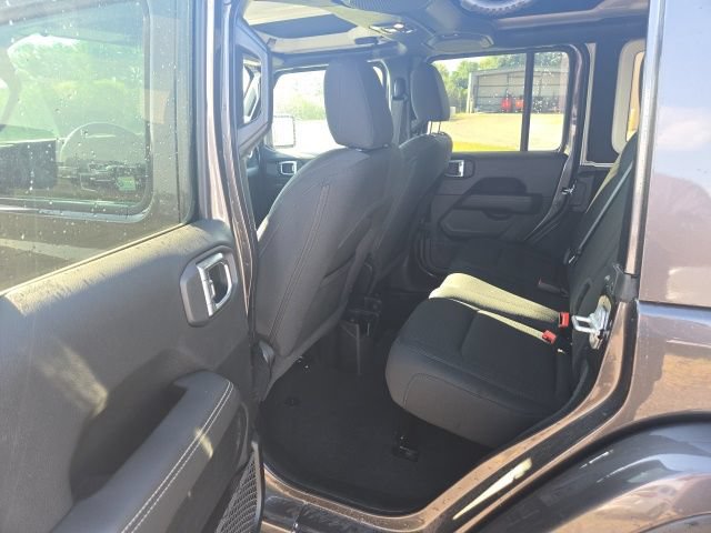 Used 2021 Jeep Wrangler Unlimited Sahara AWD/4WD image 10