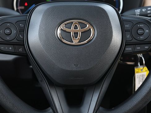 Used 2025 Toyota RAV4 LE AWD/4WD image 16