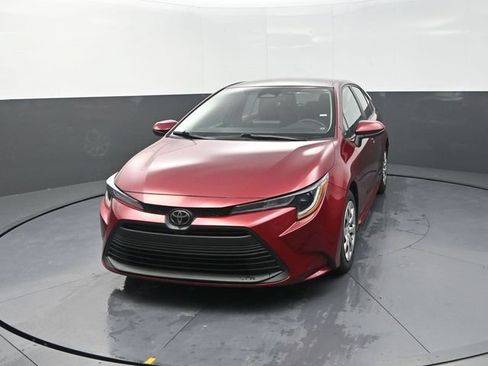 Used 2024 Toyota Corolla LE FWD image 2