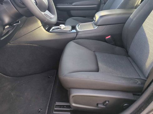 Used 2023 Chrysler 300 Touring w/ Sport Appearance Package image 18