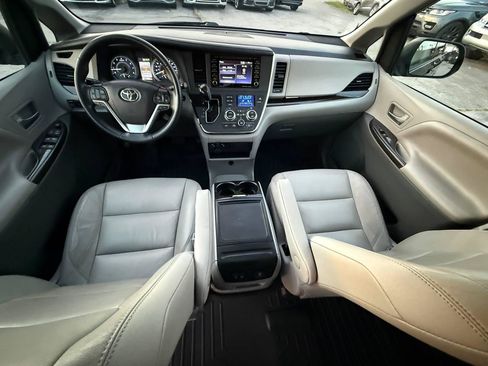 Used 2019 Toyota Sienna XLE FWD image 37