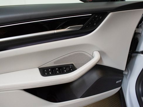 Certified 2025 Porsche Macan 4 Electric image 19