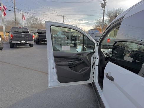 Used 2016 Ford Transit Connect XL image 9
