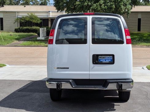 Used 2025 Chevrolet Express 2500 w/ Driver Convenience Package RWD image 6