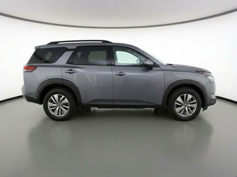 Used 2025 Nissan Pathfinder SV image 11
