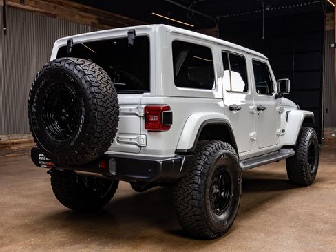Used 2025 Jeep Wrangler Unlimited Sahara AWD/4WD image 8