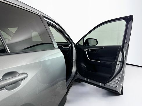 Used 2020 Toyota RAV4 LE image 29