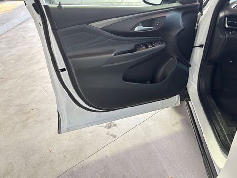 Used 2025 Buick Envista Sport Touring image 20