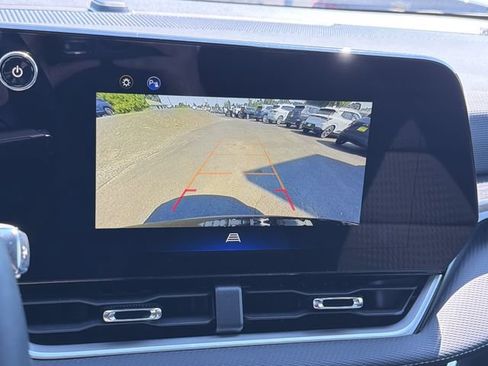 Used 2025 Chevrolet Equinox LT FWD image 27