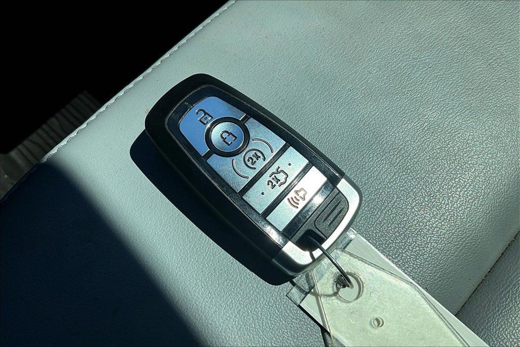 Used 2021 Ford Explorer XLT w/ Equipment Group 202A AWD/4WD image 10