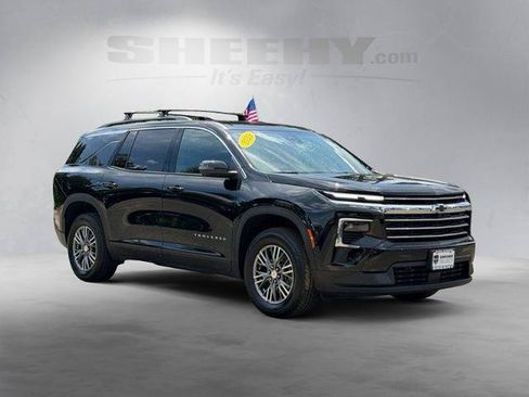 Used 2025 Chevrolet Traverse LT w/ Driver Confidence Package AWD/4WD image 2