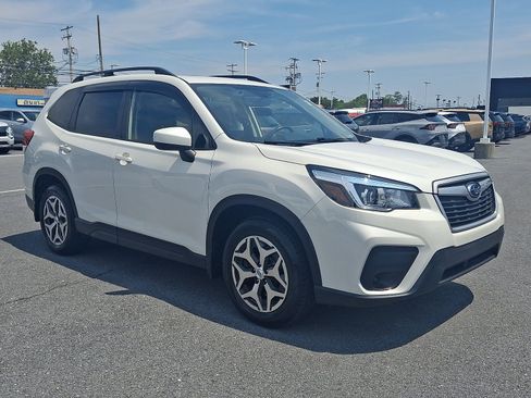 Used 2020 Subaru Forester Premium AWD/4WD image 3