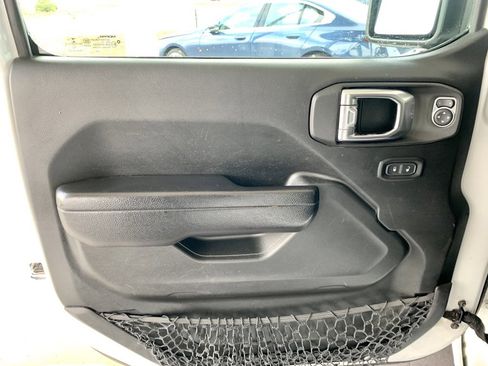 Used 2023 Jeep Gladiator Sport image 10