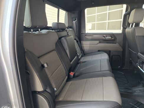 Used 2025 Chevrolet Silverado 2500 ZR2 w/ Technology Package image 28