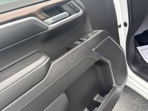 Used 2023 Chevrolet Silverado 1500 LT AWD/4WD image 14