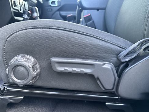 Used 2021 Jeep Gladiator Sport image 13