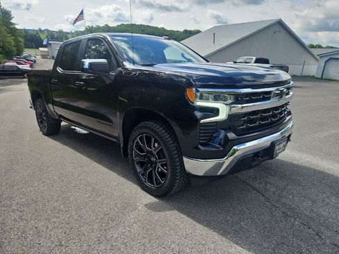 Used 2024 Chevrolet Silverado 1500 LT w/ Z71 Off-Road Package AWD/4WD image 7