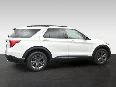 Used 2023 Ford Explorer XLT w/ Equipment Group 202A AWD/4WD image 5