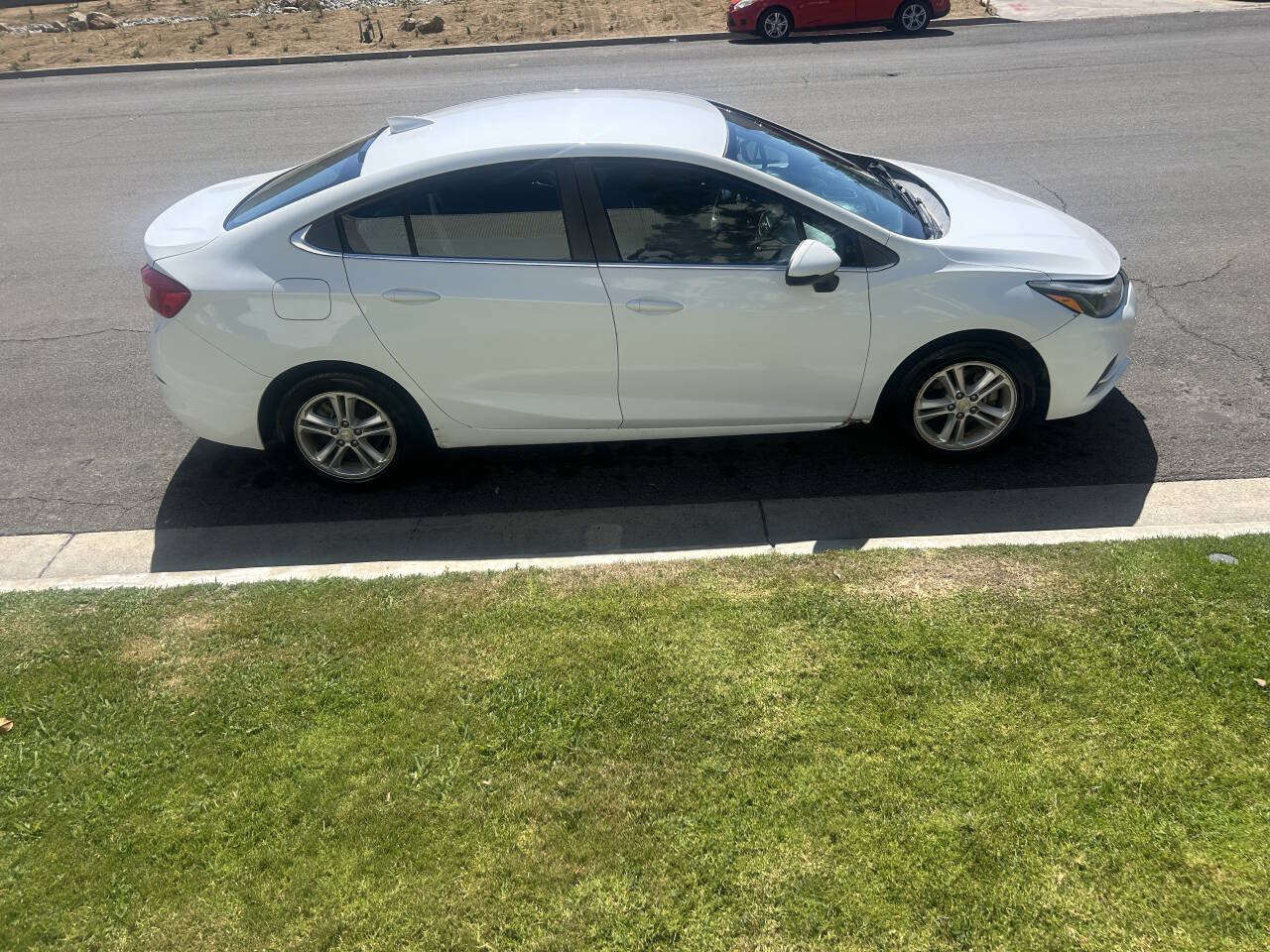 Used 2017 Chevrolet Cruze LT FWD image 3