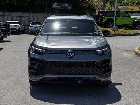 Used 2025 Volkswagen Tiguan SE R-Line AWD/4WD image 2