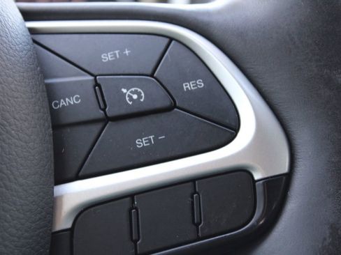 Used 2019 Jeep Compass Latitude FWD image 29